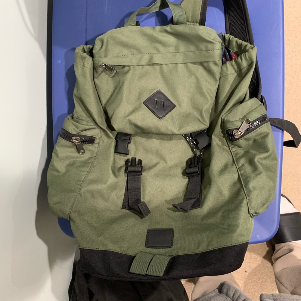 Green backpack good condition - Picture 2 of 6